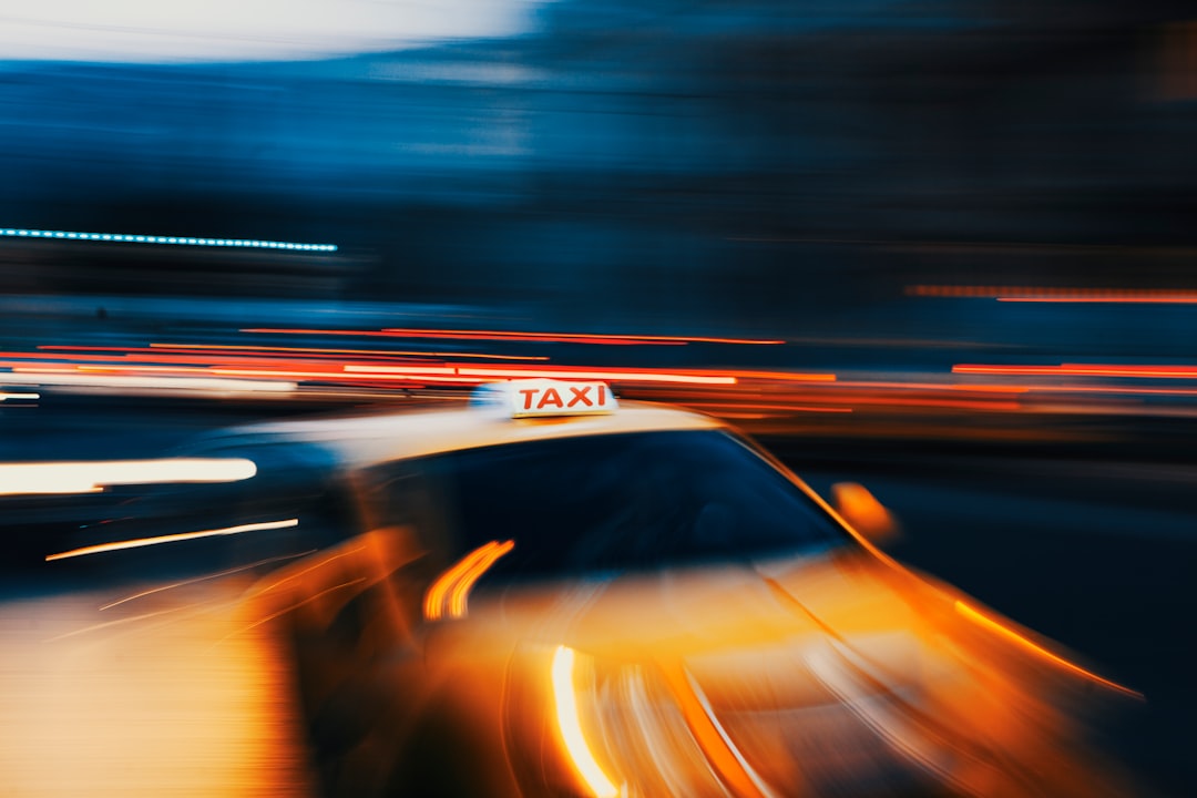 découvrez notre service de taxi rapide et fiable pour tous vos déplacements. que ce soit pour un trajet local ou un voyage vers l'aéroport, profitez d'une expérience confortable avec des chauffeurs professionnels et des véhicules modernes. réservez votre course dès maintenant!