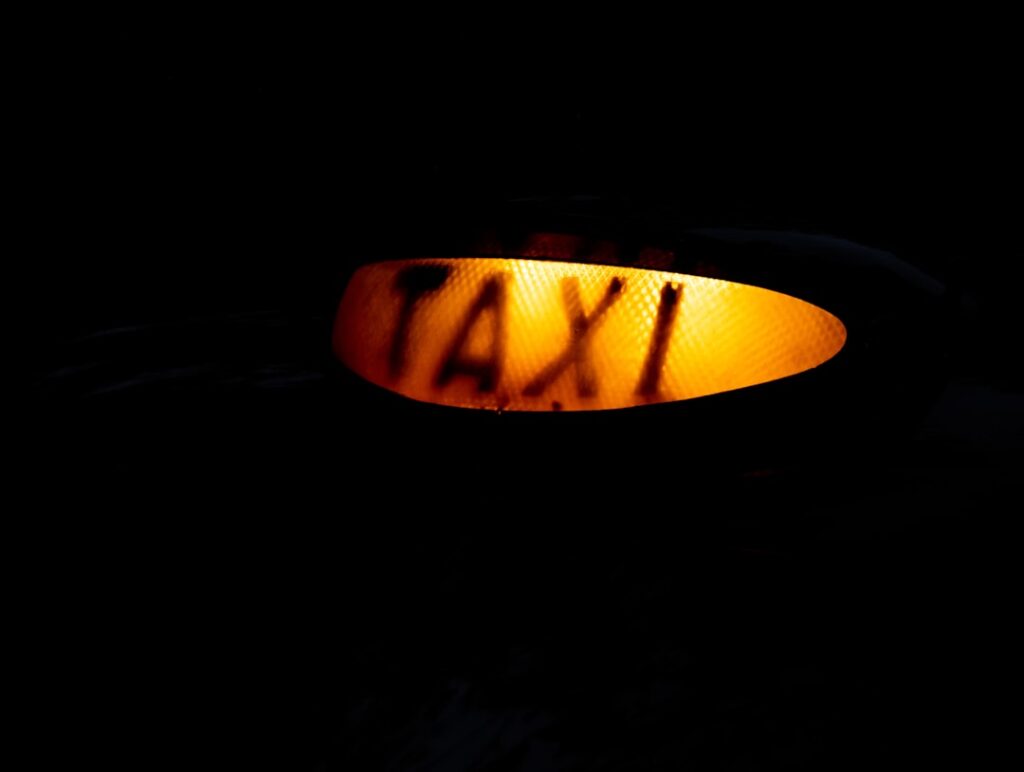 découvrez notre service de taxi rapide et fiable, disponible 24/7 pour tous vos trajets. profitez d'un transport confortable et sécurisé avec des chauffeurs professionnels. réservez dès maintenant pour un voyage sans souci.