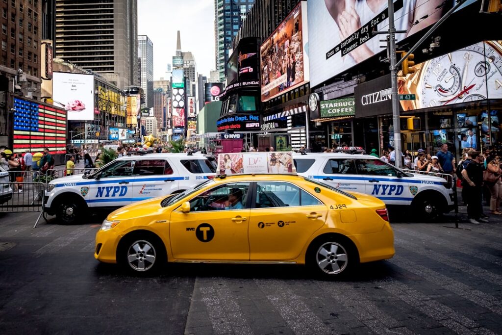 découvrez notre service de taxi fiable et rapide, disponible 24/7 pour tous vos déplacements. profitez d'une expérience de transport confortable avec des chauffeurs professionnels et des véhicules modernes.