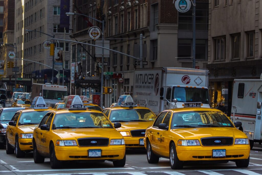 découvrez notre service de taxi fiable et rapide, idéal pour tous vos déplacements en ville et à l'aéroport. profitez d'un trajet confortable avec des chauffeurs expérimentés et un service à la demande, 24/7.