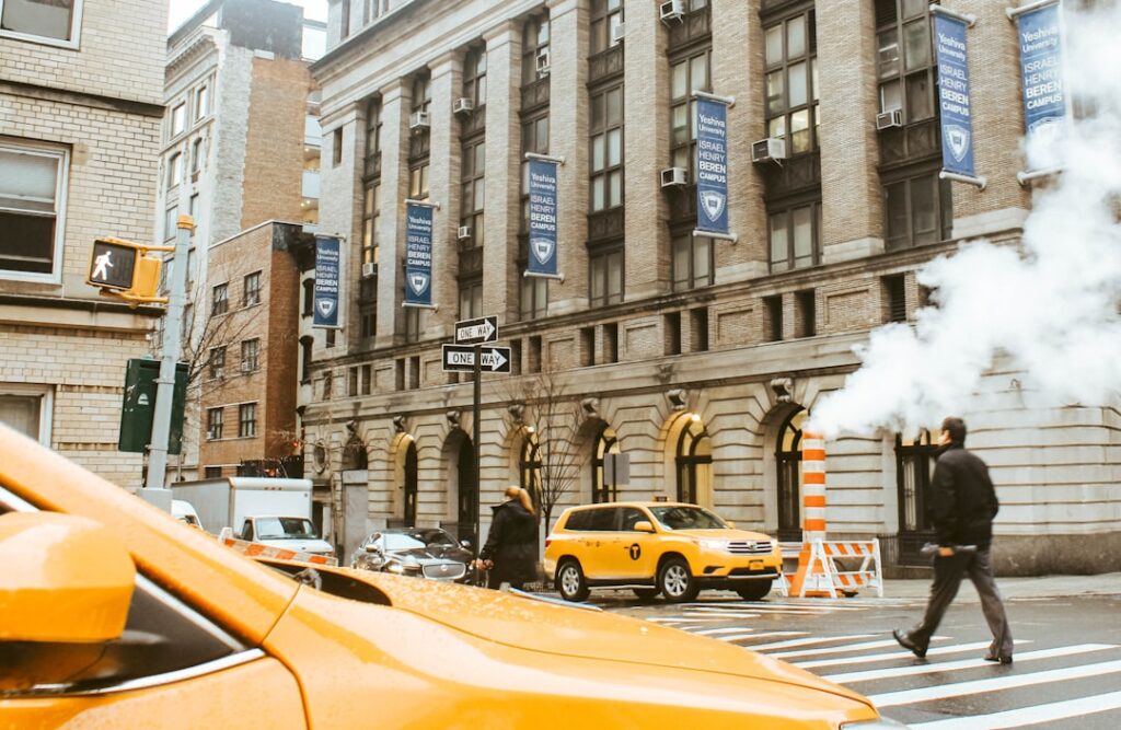 découvrez notre service de taxi fiable et rapide, disponible 24/7. que ce soit pour un transfert à l'aéroport, un déplacement en ville ou un trajet longue distance, nous vous assurons un voyage confortable et sécurisé. réservez votre taxi en quelques clics et profitez d'un service de qualité.