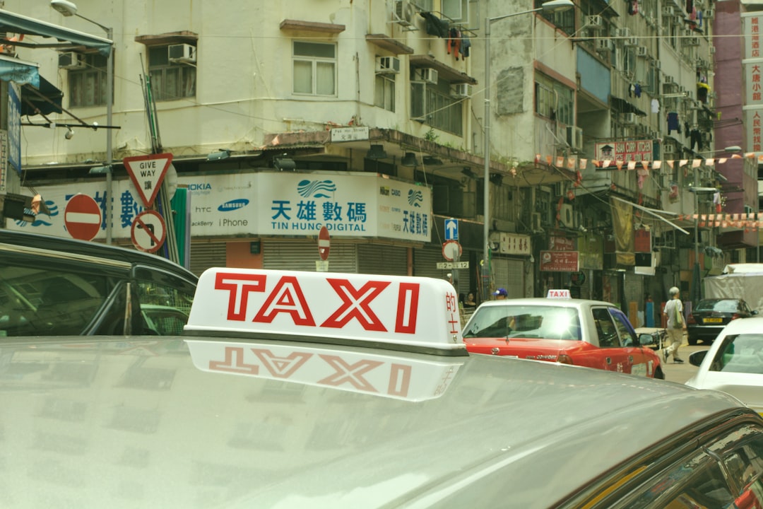 découvrez notre application de taxi innovante qui facilite vos déplacements en ville. commandez un taxi en quelques clics, suivez son arrivée en temps réel et profitez de trajets confortables et sécurisés. téléchargez notre app et simplifiez vos voyages dès aujourd'hui !