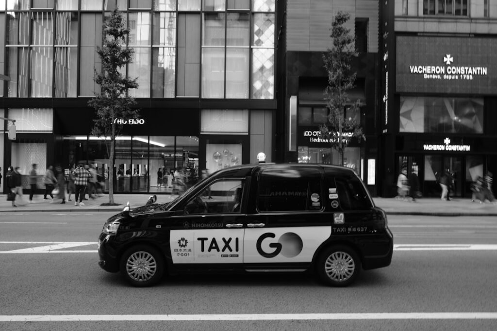 découvrez tout ce qu'il faut savoir sur les coûts des taxis : tarifs, facteurs influençant le prix, et conseils pour économiser sur vos trajets. renseignez-vous sur les différentes options disponibles et planifiez vos déplacements en toute sérénité.