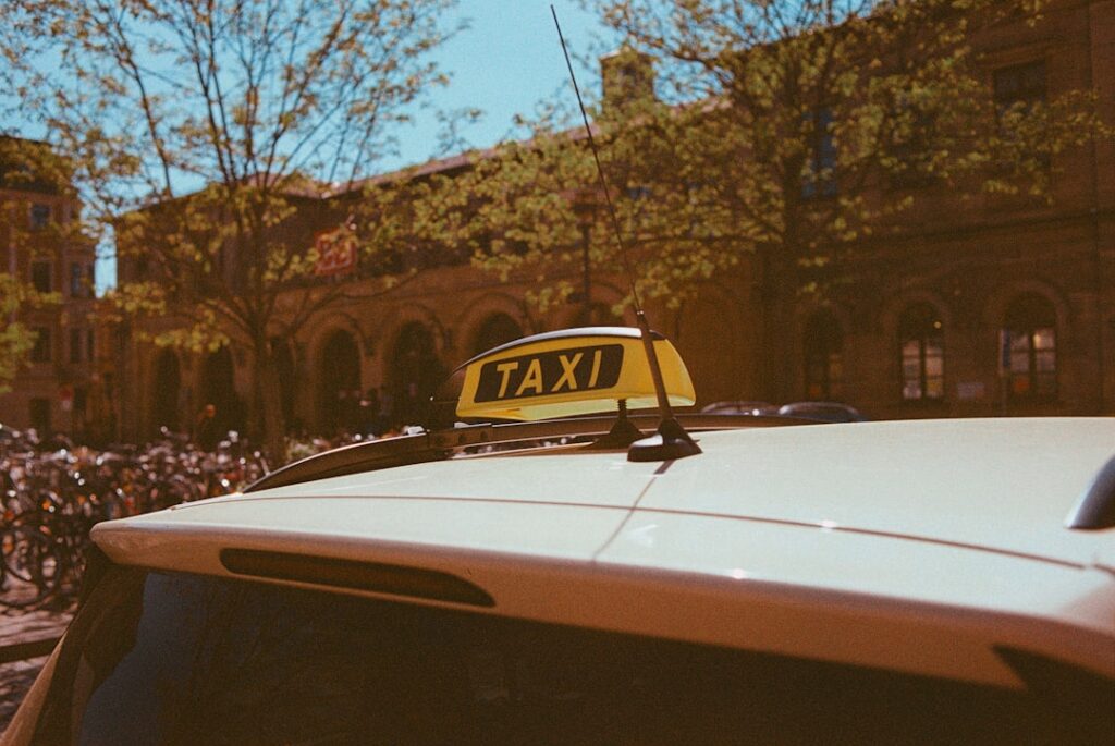 découvrez tout ce qu'il faut savoir sur les coûts des taxis. comparez les tarifs, trouvez des conseils pour économiser et apprenez comment les prix varient selon les régions et les horaires. réservez votre trajet en toute confiance et maîtrisez votre budget transport.