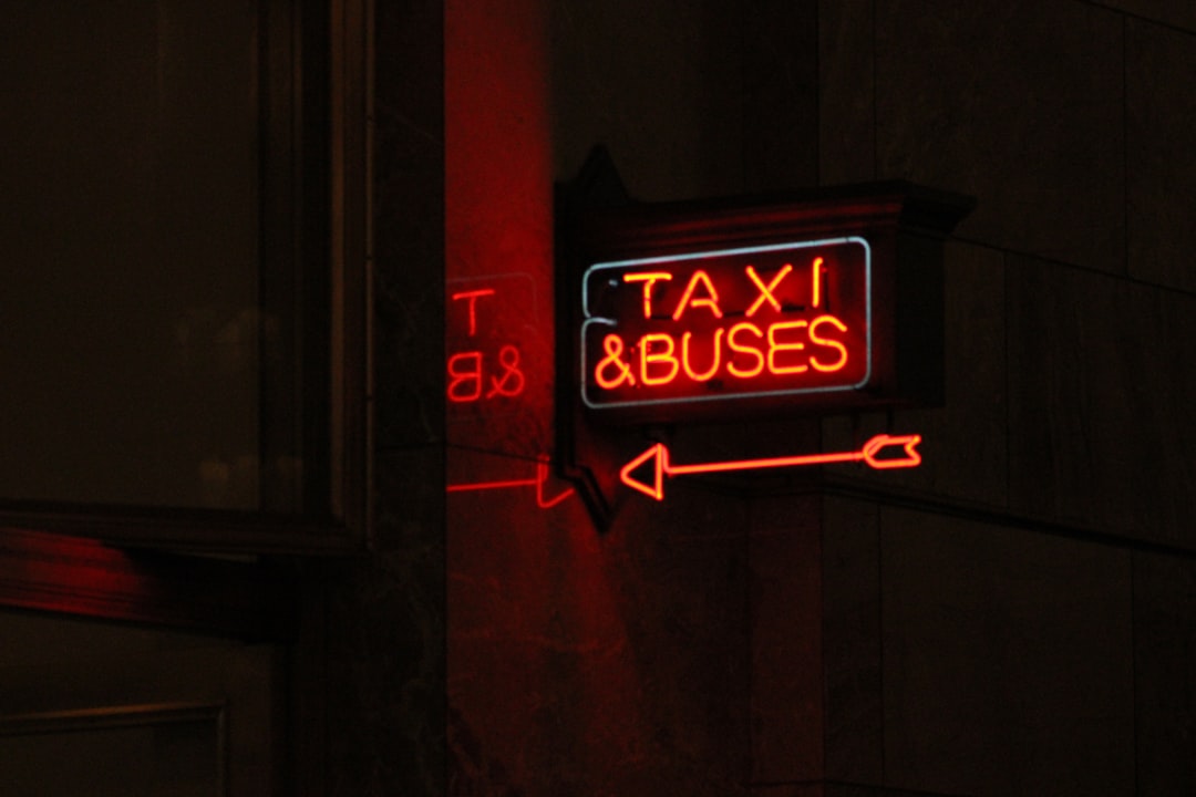 découvrez tout sur les tarifs des taxis : les différentes zones de prix, les frais supplémentaires possibles et les astuces pour économiser lors de vos trajets. informez-vous sur les tarifs horaires, de nuit et les options de paiement pour un voyage en toute sérénité.