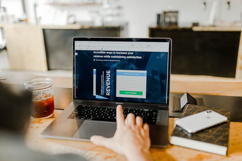 découvrez ce qu'est un sales funnel, son importance dans le marketing digital et les étapes clés pour transformer vos prospects en clients fidèles grâce à une stratégie efficace.