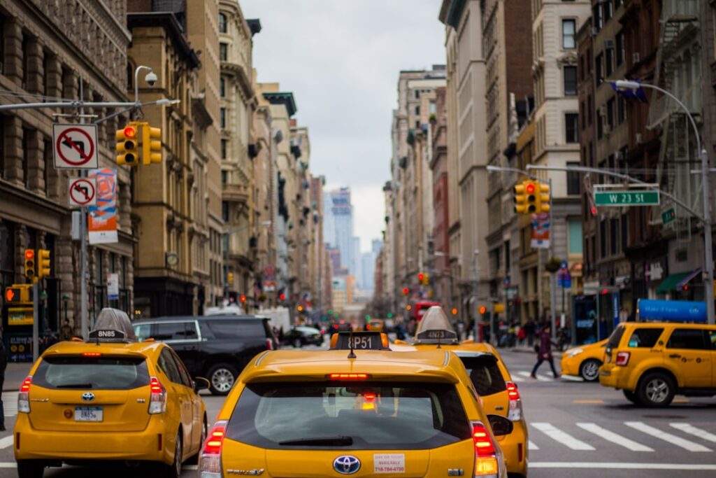 réservez facilement votre taxi en quelques clics. profitez d'un service rapide, fiable et sécurisé pour tous vos trajets, que ce soit en ville ou vers l'aéroport. trouvez le taxi idéal à tout moment !