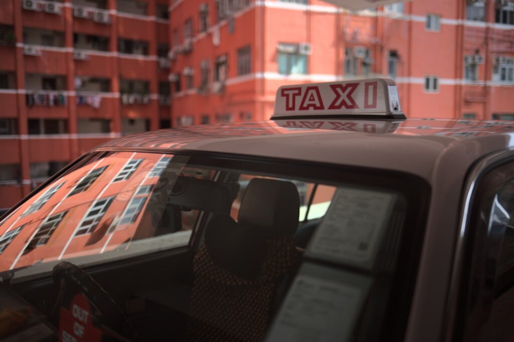 découvrez tout ce qu'il faut savoir sur les services de taxi avec notre guide complet. apprenez à choisir le bon taxi, à comprendre les tarifs et à profiter d'une expérience de transport sereine et fiable. parfait pour les voyageurs et les habitants !