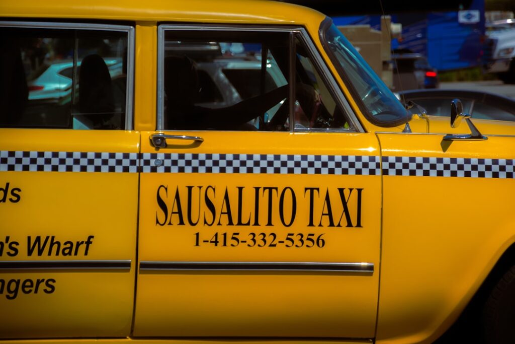 découvrez les tarifs des taxis à santorin pour 2025 : informations à jour, prix moyens, conseils pour économiser et astuces pour profiter pleinement de vos trajets sur l’île.