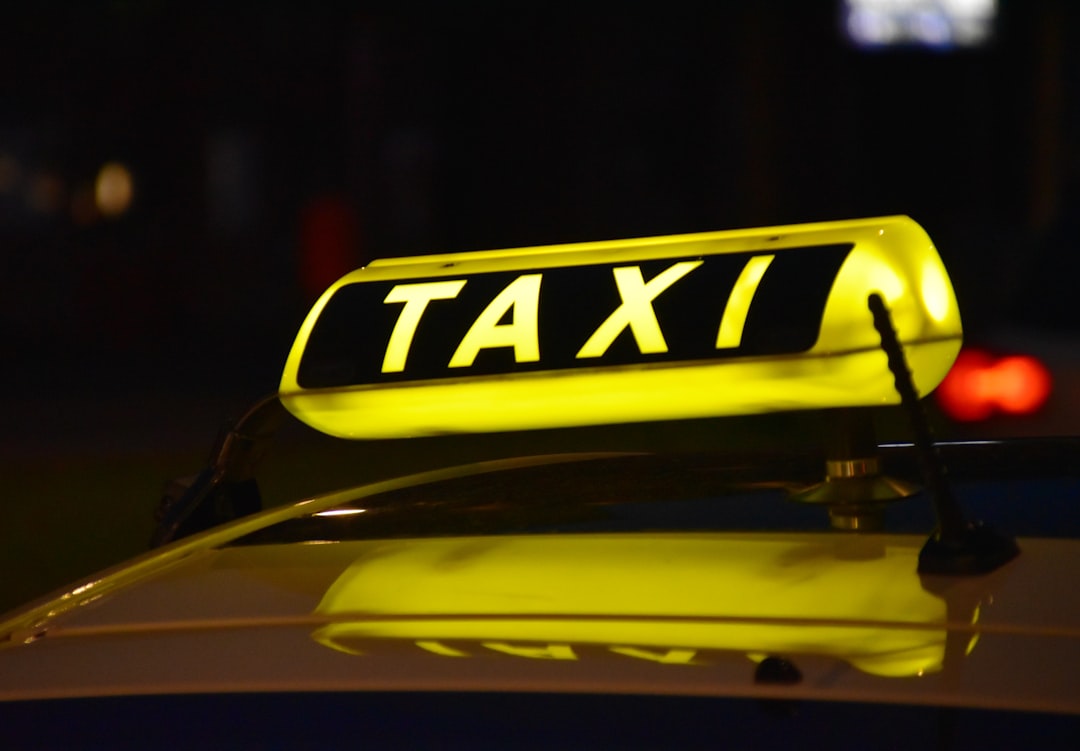 réservez facilement un taxi pour tous vos déplacements. service rapide, chauffeurs professionnels et disponibilité 24h/24 pour vous conduire en toute sécurité à votre destination.