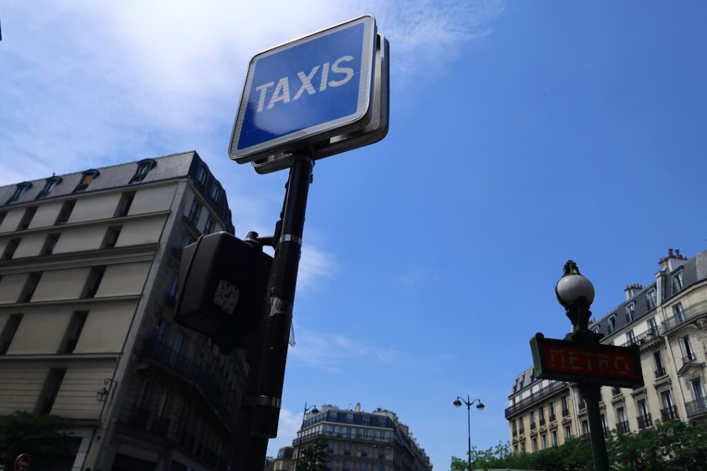 découvrez tout ce qu'il faut savoir sur les coûts des taxis : tarifs, éléments qui influencent le prix d'une course et conseils pour économiser sur vos déplacements en taxi.