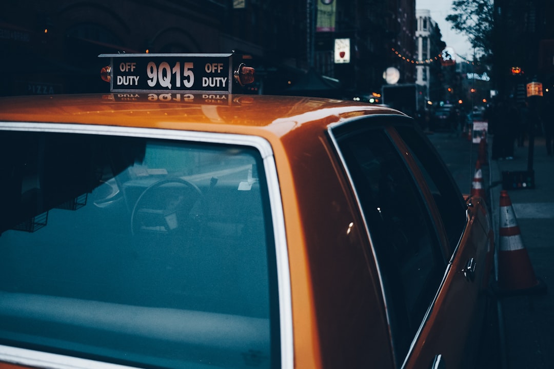 découvrez les tarifs des taxis à l'aéroport de los angeles (lax) pour planifier votre trajet en toute sérénité. infos claires et actualisées.