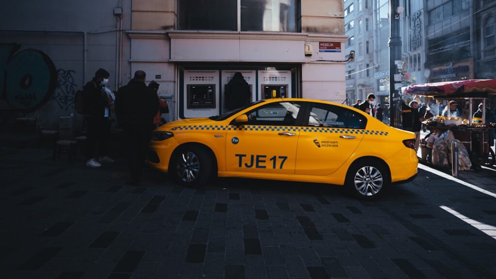 comparez les tarifs des taxis entre muscat et seeb pour un trajet rapide et économique. réservez votre course en toute simplicité avec nos services fiables.