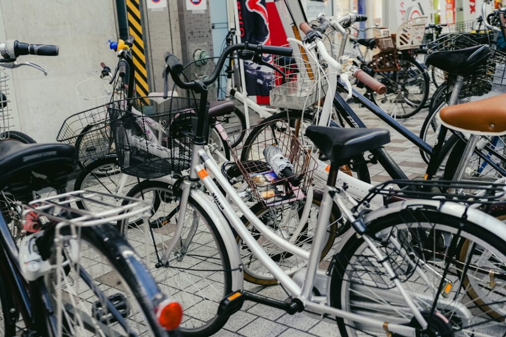 découvrez les différentes options de transport disponibles pour faciliter vos déplacements, incluant les transports en commun, les taxis, la location de voitures et plus encore.